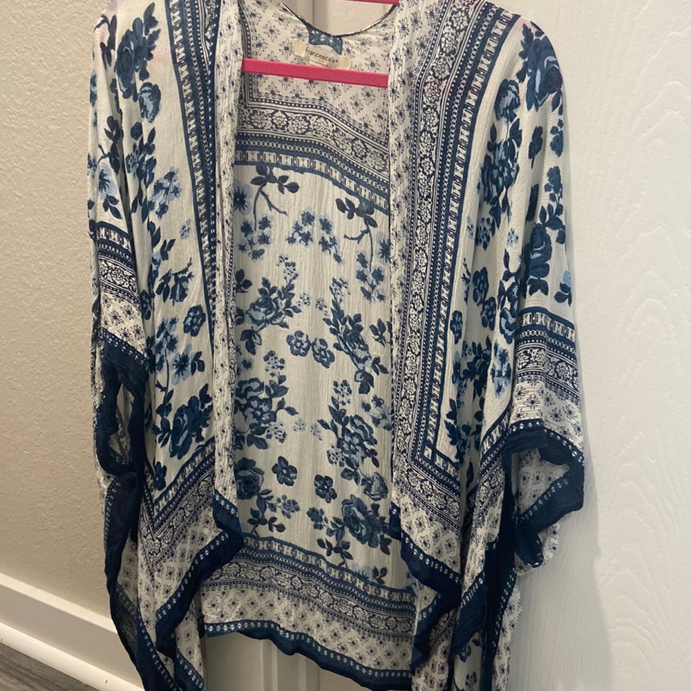 Francesca’s blue floral kimono